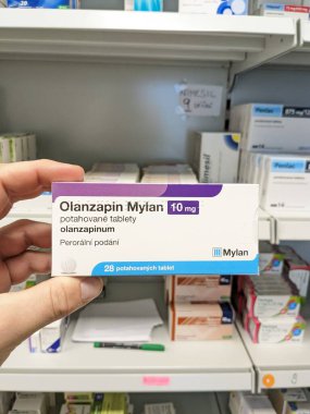 Prag, Çek Cumhuriyeti - 12 Ekim 2023: Olanzapine-Olanzapin Mylan 10 mg atipik antipsikotik ilaç.