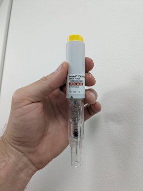 Prag, Çek Cumhuriyeti - 10 Temmuz 2024: METHOTREXATE aktif maddesiyle birlikte MEDAC, kanser, romatoid artrit ve sedef hastalıklarının tedavisinde kullanılan METOJECT PEN.