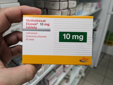 Prag, Çek Cumhuriyeti - 10 Temmuz 2024: Methotrexat Ebewe kutu dolusu ilaç, Ebewe Pharma tarafından metotreksat aktif madde, romatizma, sedef hastalığı ve bazı türlerin tedavisinde kullanılır. 