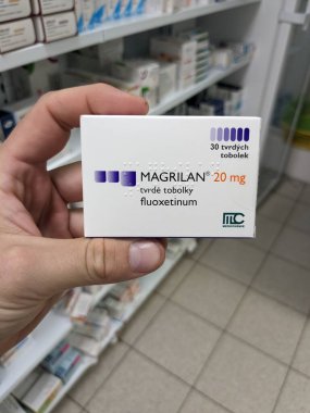 Prag, Çek Cumhuriyeti - 10 Temmuz 2024: TEVA 'nın FLUOXETINE aktif maddesi içeren MAGRILAN ilaç kutusu, depresyon, anksiyete ve OCD tedavisinde kullanılır..