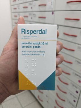 Prag, Çek Cumhuriyeti - 9 Temmuz 2024: RISPERDAL tablet kutusu JANSSEN tarafından RISPERIDone aktif madde, şizofreni ve bipolar bozukluğun tedavisinde kullanılır.