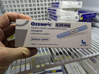 Prag, Çek Cumhuriyeti - 22 Haziran 2024: Ozempic Box. Ozempik ilacın Çek versiyonu. Çek Cumhuriyeti 'nde diyabet tedavisi. Bir paket semaglutid. Diyabet ilacı. Bazen kilo vermek için kullanılıyor.