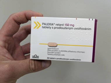 Prag, Çek Cumhuriyeti - 10 Temmuz 2024: Grunenthal tarafından hafif ve şiddetli akut ve kronik ağrıların tedavisinde kullanılan tapentadol aktif maddeyle dolu Palexia ilaç kutusu.