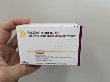 Prag, Çek Cumhuriyeti - 10 Temmuz 2024: Grunenthal tarafından hafif ve şiddetli akut ve kronik ağrıların tedavisinde kullanılan tapentadol aktif maddeyle dolu Palexia ilaç kutusu.