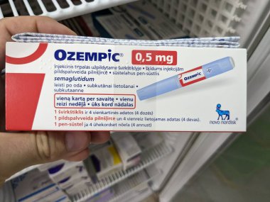 Prag, Çek Cumhuriyeti - 22 Haziran 2024: Ozempic Box. Ozempik ilacın Çek versiyonu. Çek Cumhuriyeti 'nde diyabet tedavisi. Bir paket semaglutid. Diyabet ilacı. Bazen kilo vermek için kullanılıyor.