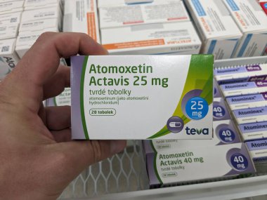 Prag, Çek Cumhuriyeti - 10 Temmuz 2024: ATOMOXETIN ACTAVIS 'in ATOMOXETINE aktif maddesiyle dolu kutusu, ADHD tedavisinde kullanılır.