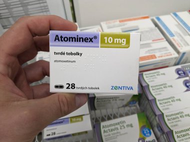 Prag, Çek Cumhuriyeti - 10 Temmuz 2024: DEHB tedavisinde kullanılan ATOMINEX kutu dolusu ATOMOXETINE aktif maddesi.