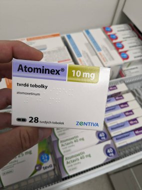 Prag, Çek Cumhuriyeti - 10 Temmuz 2024: DEHB tedavisinde kullanılan ATOMINEX kutu dolusu ATOMOXETINE aktif maddesi.