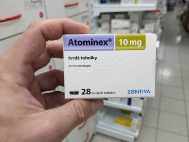 Prag, Çek Cumhuriyeti - 10 Temmuz 2024: DEHB tedavisinde kullanılan ATOMINEX kutu dolusu ATOMOXETINE aktif maddesi.