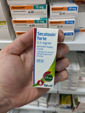 Prag, Çek Cumhuriyeti - 10 Temmuz 2024: Kronik venöz yetersizliği ve varis damarlarının tedavisinde kullanılan ESCIN aktif maddeyle SECATOXIN FortTE ilaç kutusu.