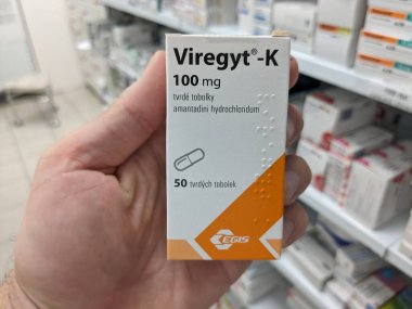 Prag, Çek Cumhuriyeti - 10 Temmuz 2024: TEMLER tarafından Parkinson hastalığı ve grip tedavisinde kullanılan AMANTADINE aktif maddesi içeren VIREGYT-K ilaç kutusu.