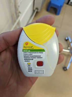 Prag, Çek Cumhuriyeti - 10 Temmuz 2024: RELVAR ELLIPTA ilaç kutusu FLUTICASone FUROATE ve VILANTEROL aktif maddeler GLAXOSMITHKLINE, astım ve COPD tedavisinde kullanılır.