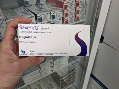 Prag, Çek Cumhuriyeti - 10 Temmuz 2024: NOVO NORDISK tarafından kullanılan LIRAGLUTIDE aktif maddeyle SAXENDA ilaç kutusu.