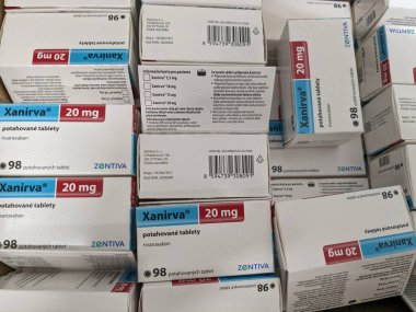 Prag, Çek Cumhuriyeti - 10 Temmuz 2024: Zentiva tarafından kullanılan ve kan pıhtılarının önlenmesi ve tedavisinde kullanılan RIVAROXABAN aktif maddeyle XANIRVA ilaç kutusu.