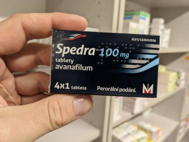 Prag, Çek Cumhuriyeti - 10 Temmuz 2024: SPEDRA ilaç kutusu MENARINI tarafından AVANAFIL aktif madde, ereksiyon bozukluğunun tedavisinde kullanılır.