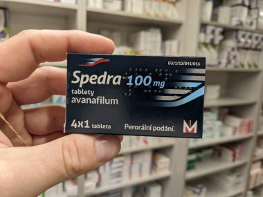 Prag, Çek Cumhuriyeti - 10 Temmuz 2024: SPEDRA ilaç kutusu MENARINI tarafından AVANAFIL aktif madde, ereksiyon bozukluğunun tedavisinde kullanılır.