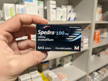 Prag, Çek Cumhuriyeti - 10 Temmuz 2024: SPEDRA ilaç kutusu MENARINI tarafından AVANAFIL aktif madde, ereksiyon bozukluğunun tedavisinde kullanılır.
