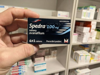 Prag, Çek Cumhuriyeti - 10 Temmuz 2024: SPEDRA ilaç kutusu MENARINI tarafından AVANAFIL aktif madde, ereksiyon bozukluğunun tedavisinde kullanılır.