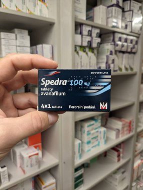 Prag, Çek Cumhuriyeti - 10 Temmuz 2024: SPEDRA ilaç kutusu MENARINI tarafından AVANAFIL aktif madde, ereksiyon bozukluğunun tedavisinde kullanılır.