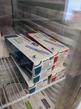 Prag, Çek Cumhuriyeti - 22 Haziran 2024: Ozempic Box. Ozempik ilacın Çek versiyonu. Çek Cumhuriyeti 'nde diyabet tedavisi. Bir paket semaglutid. Diyabet ilacı. Bazen kilo vermek için kullanılıyor.