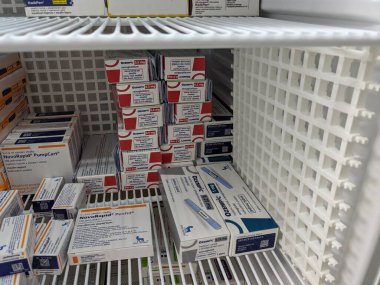 Prag, Çek Cumhuriyeti - 4 Ağustos 2024: Ozempic Box. Ozempik ilacın Çek versiyonu. Çek Cumhuriyeti 'nde diyabet tedavisi. Bir paket semaglutid. Diyabet ilacı. Bazen kilo vermek için kullanılıyor.
