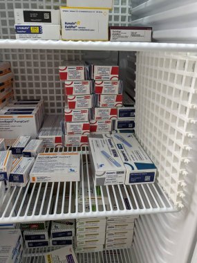 Prag, Çek Cumhuriyeti - 4 Ağustos 2024: Ozempic Box. Ozempik ilacın Çek versiyonu. Çek Cumhuriyeti 'nde diyabet tedavisi. Bir paket semaglutid. Diyabet ilacı. Bazen kilo vermek için kullanılıyor.