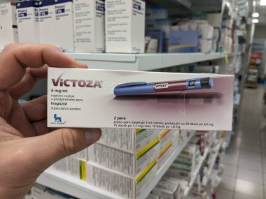 Prag, Çek Cumhuriyeti - 27 Haziran 2024: Novo Nordisk 'in Liraglutide aktif maddesiyle VICTOZA ilacı, diyabet tedavisi için kullanılan Mellitus tip 2, ağırlık yönetimi, hiperglisemi, enjeksiyon