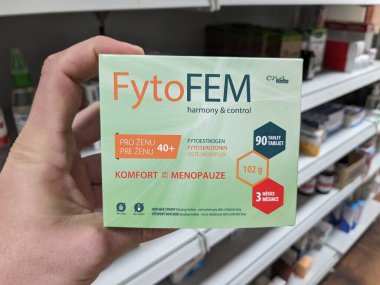 Prag, Çek Cumhuriyeti-8 Nisan 2025: Fytofem tabletleri kadınlarda menopoz desteği ve hormonal denge için bitkisel besin takviyesidir.