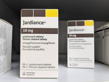 Prag, Çek Cumhuriyeti-7 Ağustos 2024: BOEHRINGER INGELHEIM tarafından kullanılan EMPAGLIFLOZIN aktif maddesi içeren JARDIANCE ilaç kutusu, tip 2 diyabet, kalp yetmezliği