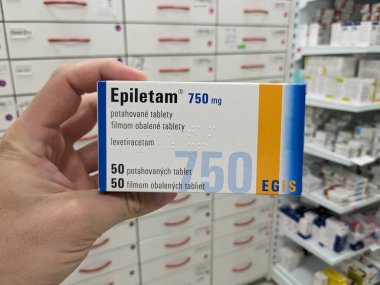 Prag, Çek Cumhuriyeti-8 Nisan 2025: Yetişkinler ve çocuklarda epilepsi tedavisi ve nöbet önleme amaçlı levetirasetam içeren epitam hapları.