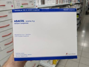 Prag, Çek Cumhuriyeti-10 Ağustos 2024: ASACOL tablet kutusu MESALAZINE aktif madde, ülseratif kolit tedavisi için kullanılır, Crohn hastalığı.