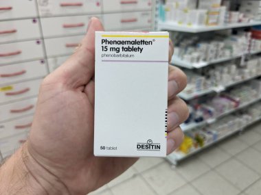 Prag, Çek Cumhuriyeti-7 Ağustos 2024: DESITIN 'in PHENOBARBITAL aktif maddesiyle birlikte PENAEMALETTEN ilaç kutusu, epilepsi tedavisi, nöbetler.