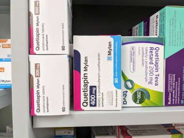 Prag, Çek Cumhuriyeti-10 Ağustos 2024: QUETIAPIN MYLAN kutusunda MYLAN tarafından kullanılan ve bipolar bozukluk ve şizofreni tedavisinde kullanılan QUETIAPINE aktif madde.