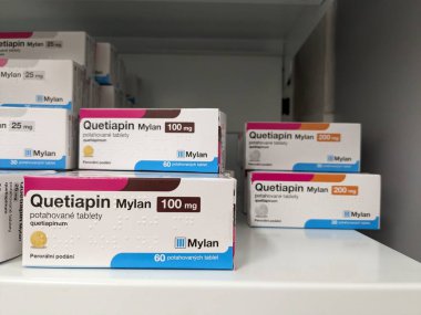 Prag, Çek Cumhuriyeti-10 Ağustos 2024: QUETIAPIN MYLAN kutusunda MYLAN tarafından kullanılan ve bipolar bozukluk ve şizofreni tedavisinde kullanılan QUETIAPINE aktif madde.