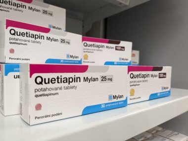 Prag, Çek Cumhuriyeti-10 Ağustos 2024: QUETIAPIN MYLAN kutusunda MYLAN tarafından kullanılan ve bipolar bozukluk ve şizofreni tedavisinde kullanılan QUETIAPINE aktif madde.