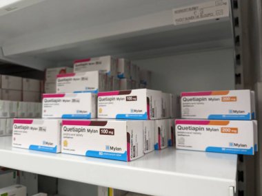 Prag, Çek Cumhuriyeti-10 Ağustos 2024: QUETIAPIN MYLAN kutusunda MYLAN tarafından kullanılan ve bipolar bozukluk ve şizofreni tedavisinde kullanılan QUETIAPINE aktif madde.