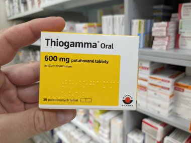 Prag, Çek Cumhuriyeti-10 Ağustos 2024: THIOGAMMA ORAL ilaç kutusu ALPHA-LIPOIC ACID aktif madde WRWAG PHARMA, diyabetik nöropati tedavisinde kullanılır.