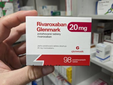 Prag, Çek Cumhuriyeti-9 Ekim 2024: GLENMARK tarafından Rivaroxaban, kan pıhtılarını önlemek ve tedavi etmek, atriyal fibrilasyonu yönetmek ve felç riskini azaltmak için kullanılan doğrudan sözlü bir antikoagülan (DOAC).