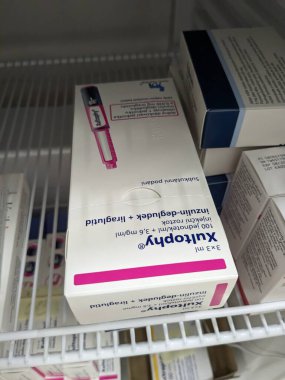 Prag, Çek Cumhuriyeti - 9 Ekim 2024: INSULIN DEGLUDEC ile XULTOPHY ilaç kutusu ve NOVO NORDISK tarafından kullanılan LIRAGLUTIDE aktif maddeler.