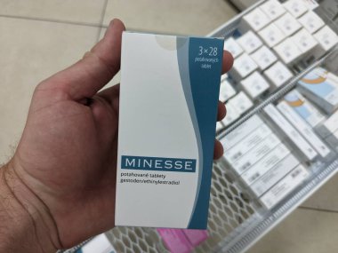 Prag, Çek Cumhuriyeti - 9 Temmuz 2024: MINESSE oral doğum kontrol ve hormon düzenlemeleri için kullanılan prezervatif.