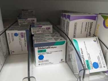 Prag, Çek Cumhuriyeti - 9 Temmuz 2024: SILDENAFIL MYLAN tablet kutusu MYLAN tarafından kullanılan SILDENAFIL aktif madde.