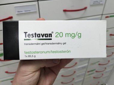 Prag, Çek Cumhuriyeti - 9 Temmuz 2024: TESTAVAN jeli TESTOSTERON aktif maddesi FERRING tarafından, hipogonadizmde hormon yenileme tedavisinde kullanılır.