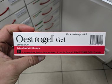 Prag, Çek Cumhuriyeti - 9 Temmuz 2024: BESINS HALTHCARE 'nin ESTRADIOL aktif maddesi ile OESTROGEL, hormon yenileme terapisi ve menopoz rahatlamasında kullanılır.