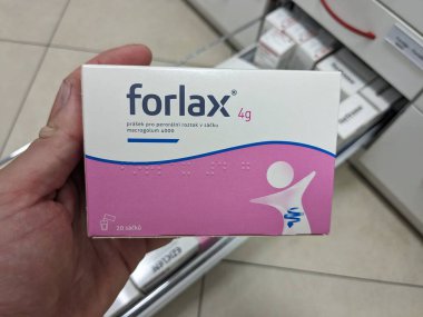 Prag, Çek Cumhuriyeti - 9 Temmuz 2024: IPSEN tarafından kullanılan MACROGOL aktif maddeyle FORLAX tozu.