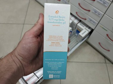 Prag, Çek Cumhuriyeti - 13 Temmuz 2024: ESTRADIOL BESINS jeli BESINS HeALTHCARE tarafından kullanılan ESTRADIOL aktif madde.