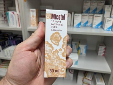 Prag, Çek Cumhuriyeti - 13 Temmuz 2024: ANGELINI 'nin FLUTRIMAZOLE aktif maddesiyle birlikte MICETAL kremi, mantar enfeksiyonlarının tedavisinde kullanılır.