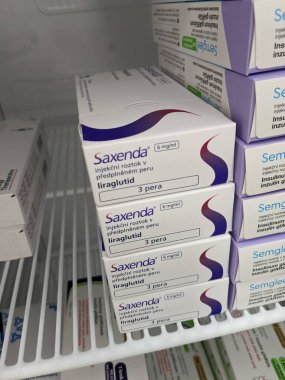 Prag, Çek Cumhuriyeti-17 Haziran 2024: Novo Nordisk 'in Liraglutide aktif maddesi içeren ilaç kutusu, obezite, ağırlık yönetimi ve diyabet tedavisinde kullanılıyor
