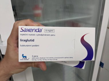 Prag, Çek Cumhuriyeti-17 Haziran 2024: Novo Nordisk 'in Liraglutide aktif maddesi içeren ilaç kutusu, obezite, ağırlık yönetimi ve diyabet tedavisinde kullanılıyor