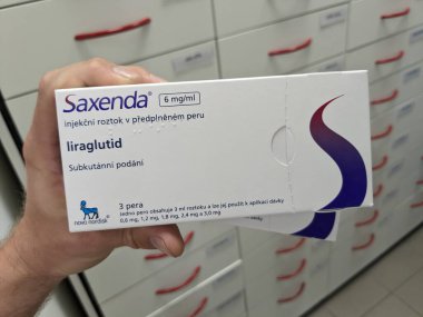 Prag, Çek Cumhuriyeti-17 Haziran 2024: Novo Nordisk 'in Liraglutide aktif maddesi içeren ilaç kutusu, obezite, ağırlık yönetimi ve diyabet tedavisinde kullanılıyor