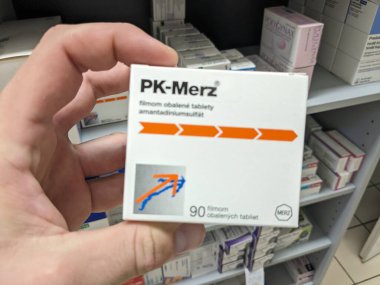 Prag, Çek Cumhuriyeti-13 Temmuz 2024: PK-MERZ tabletleri, Parkinson hastalıklarının tedavisinde kullanılan MERZ tarafından kullanılan AMANTADINE aktif maddeler.
